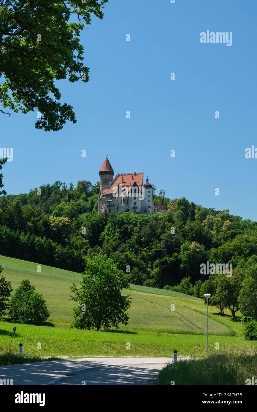Un cliché vertical de la came du château sur le quartier de Muhlviertel en Autriche Banque D'Images