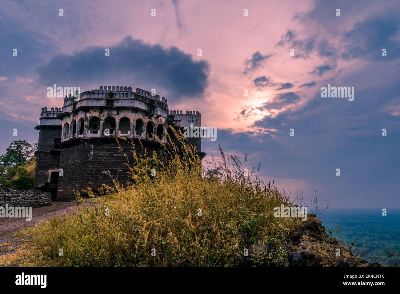 Une vue magnifique sur le fort de Daulatabad dans le village de Devagiri à Maharashtra, Inde au lever du soleil Banque D'Images
