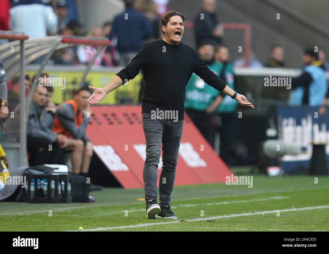 Koeln, Allemagne. 01st octobre 2022. L'entraîneur de Dortmund Edin Terzic réagit lors du match de football allemand Bundesliga entre le FC Cologne et Borussia Dortmund à Cologne. (Note finale: Köln 3:2 Borussia Dortmund) crédit: SOPA Images Limited/Alamy Live News Banque D'Images