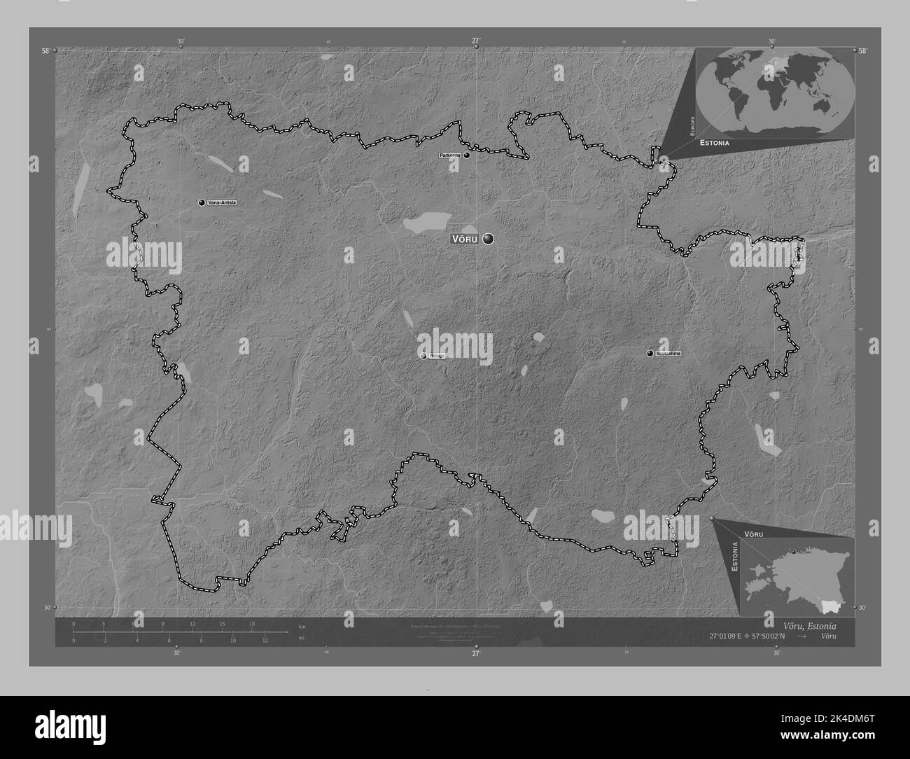 Voru, comté d'Estonie. Carte d'altitude en niveaux de gris avec lacs et rivières. Lieux et noms des principales villes de la région. Emplacement auxiliaire d'angle m Banque D'Images
