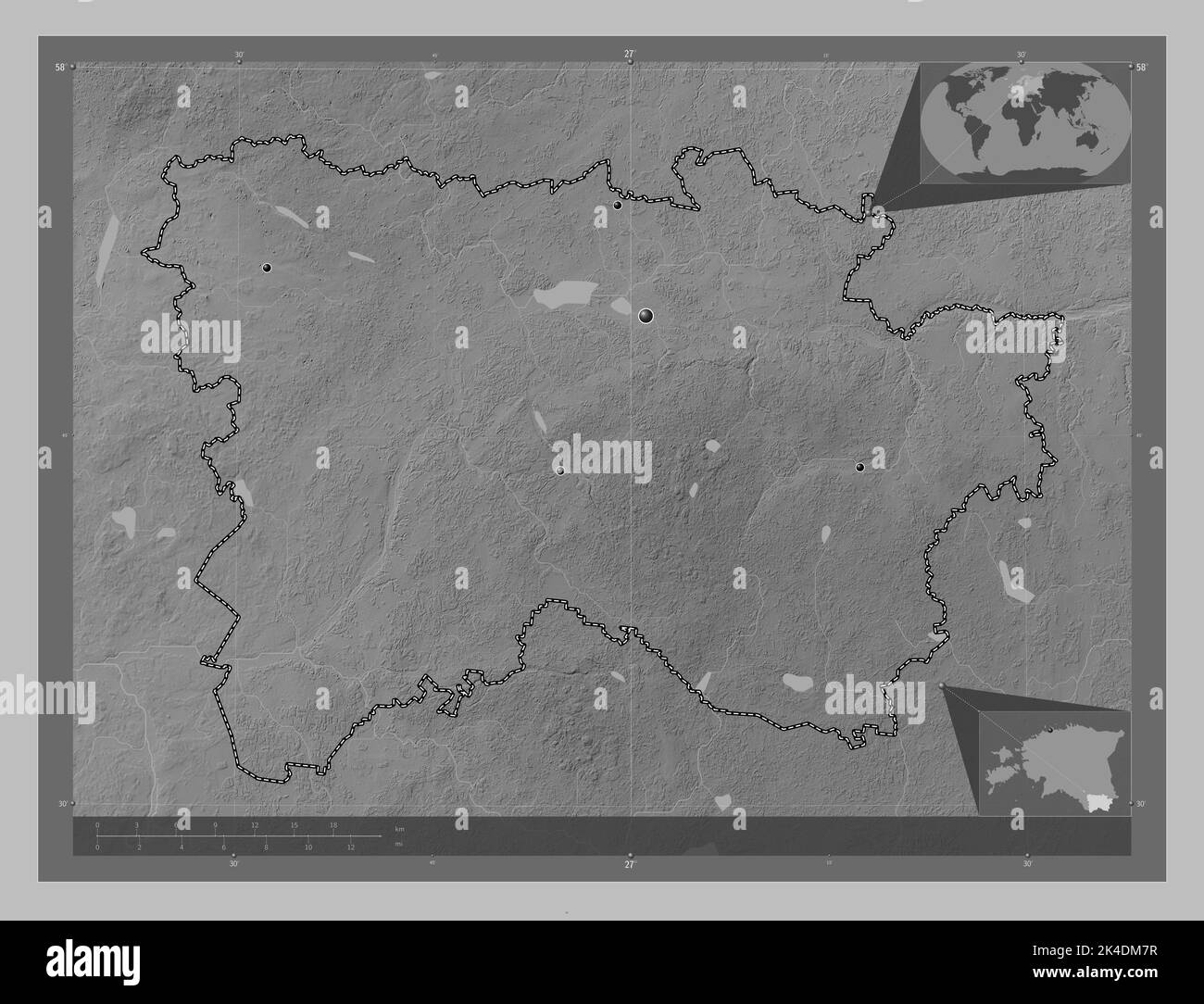 Voru, comté d'Estonie. Carte d'altitude en niveaux de gris avec lacs et rivières. Lieux des principales villes de la région. Cartes d'emplacement auxiliaire d'angle Banque D'Images