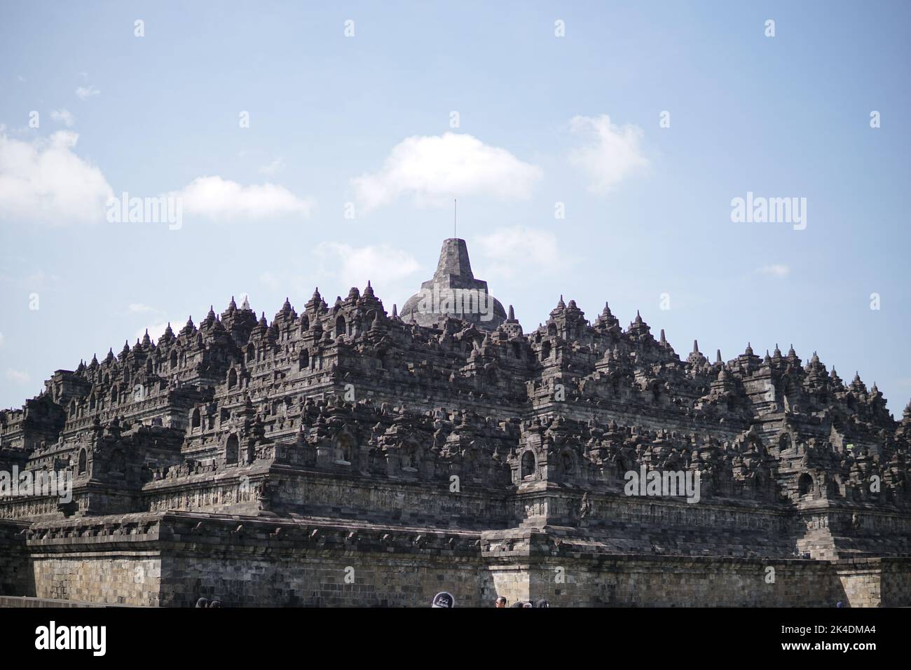 La grande architecture et l'art au temple Borobudur, Indonésie. Ce temple est le plus grand temple bouddhiste du monde et a été inauguré par l'UNESCO Banque D'Images