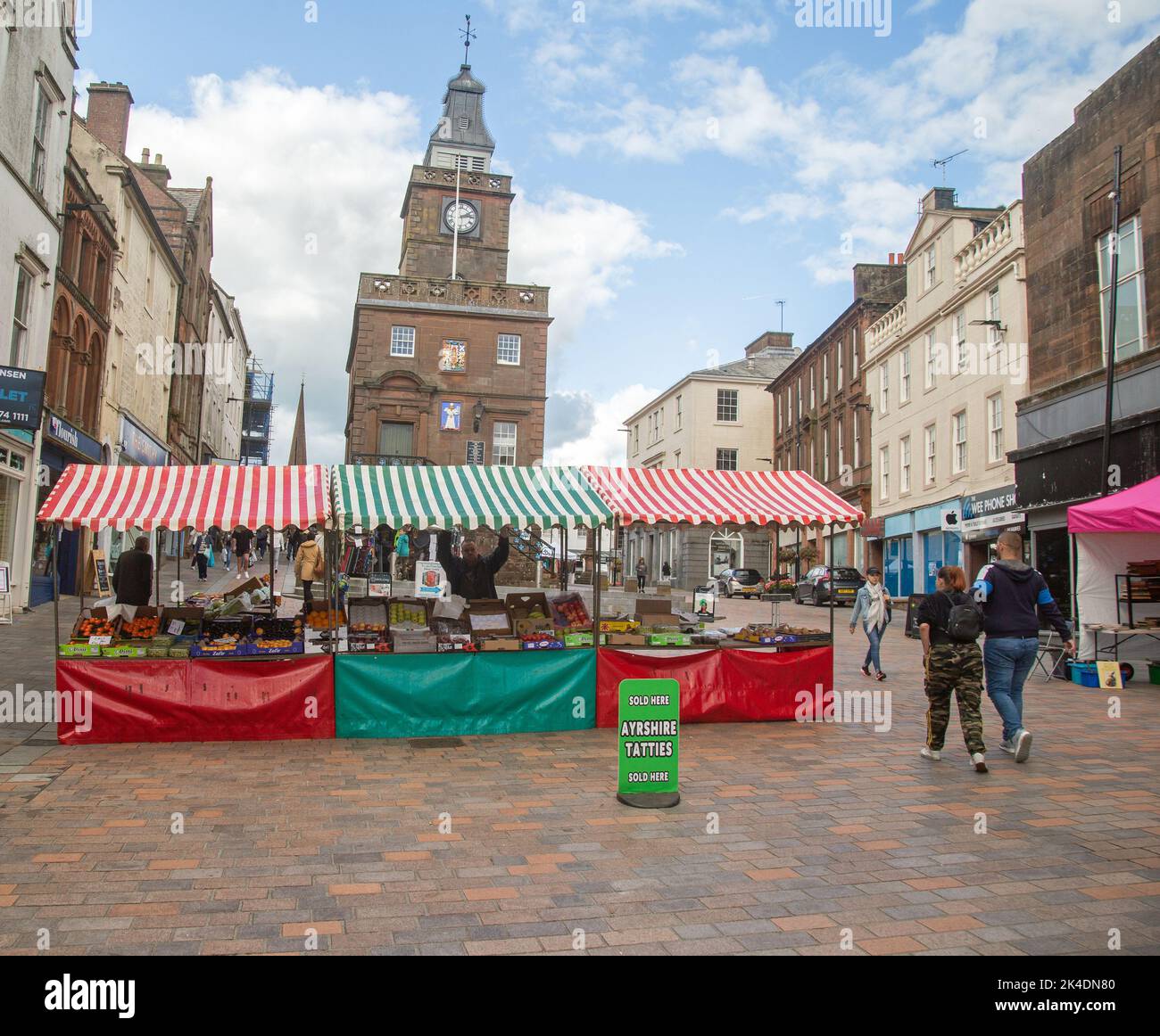 Dumfries, Dumfries & Galloway, Écosse, 24 septembre 2022, Un marché établi dans la rue haute dans la ville. Banque D'Images