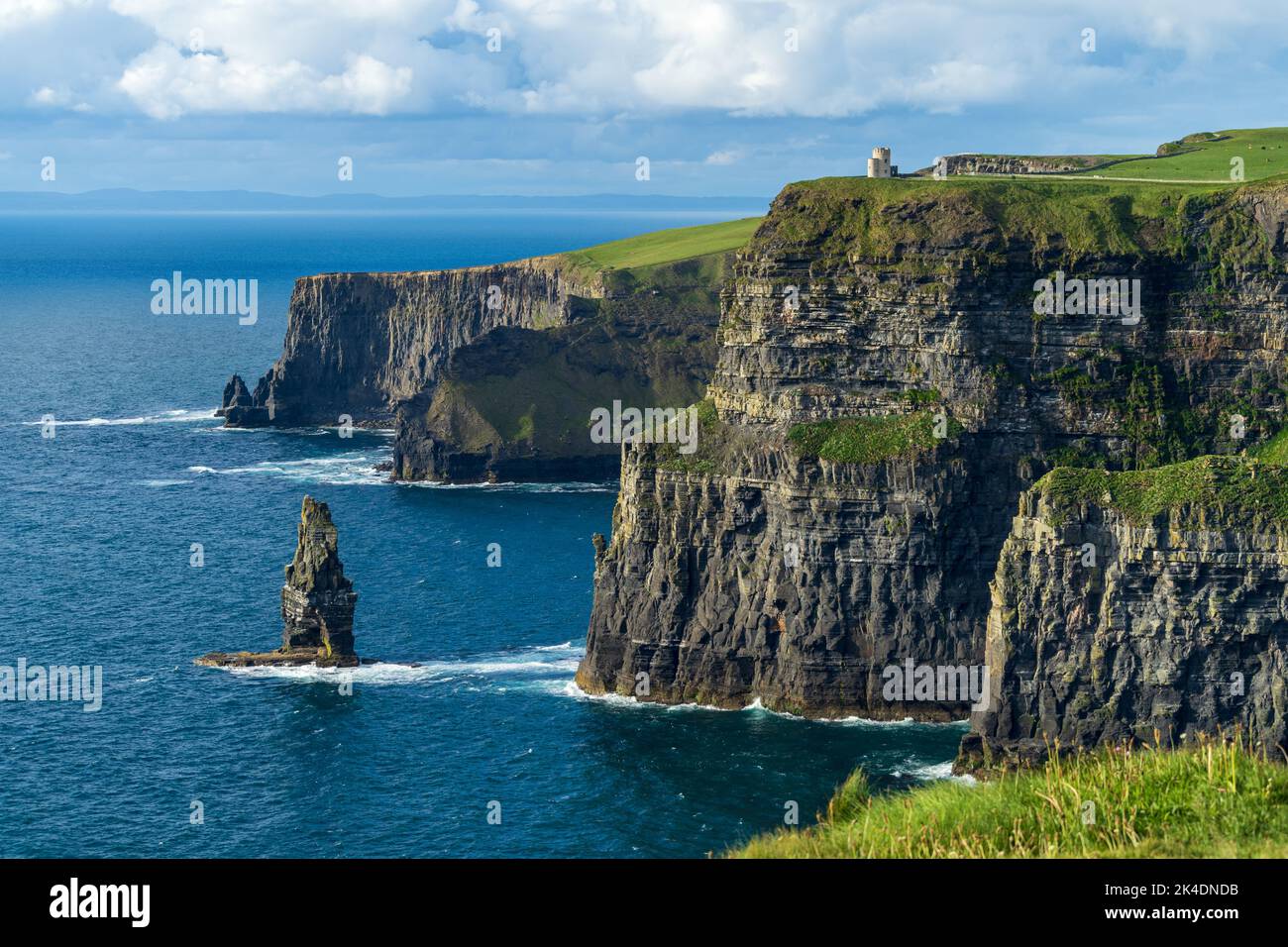 Vue panoramique sur les falaises rocheuses de Moher sur la côte ouest de l'Irlande Banque D'Images
