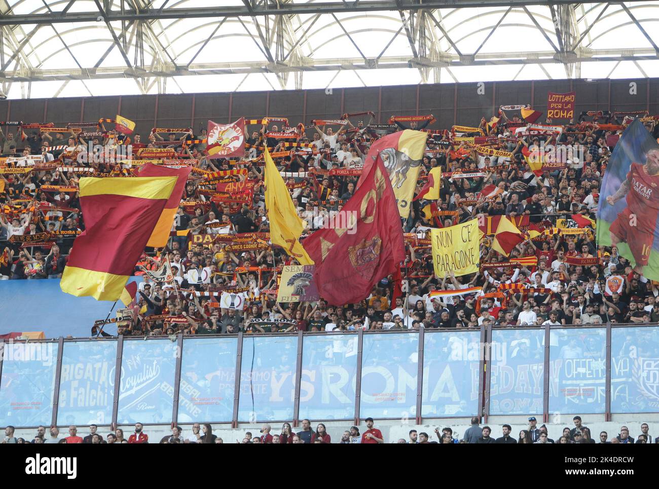 Milan 1 octobre 2022 Stade G. Meazza Serie A Tim 2022/23 FC Inter comme Roma dans la photo : les supporteurs roms à Milan crédit: Christian Santi/Alay Live News Banque D'Images