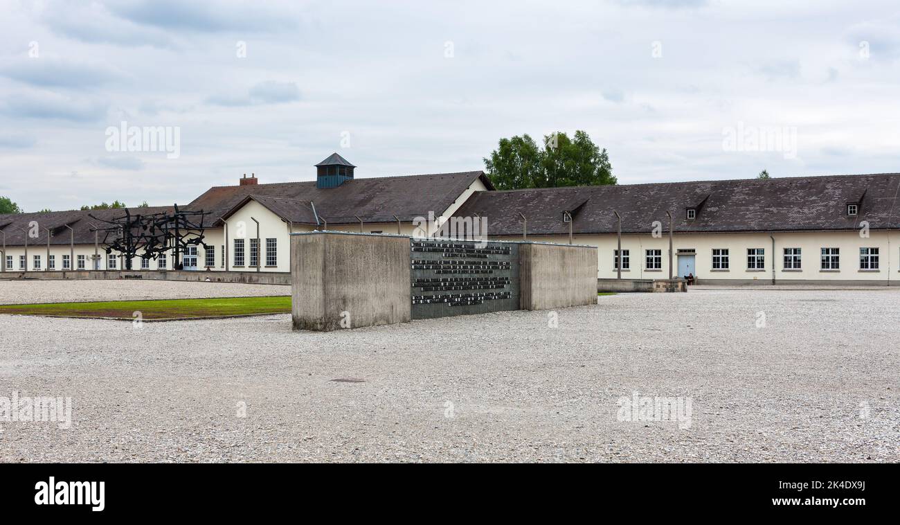 Dachau, Allemagne - 4 juillet 2011 : site commémoratif du camp de concentration de Dachau. Camp de concentration nazi de 1933 à 1945. Zone de sol de l'appel de rouleau de Cental. Banque D'Images