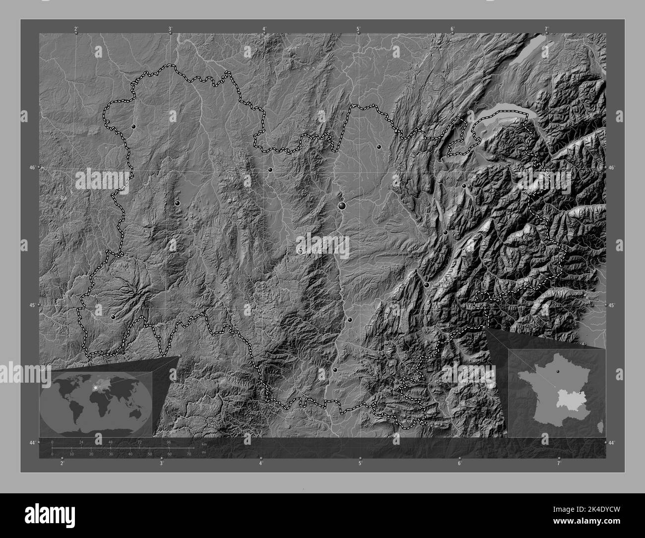 Auvergne-Rhône-Alpes, région de France. Carte d'altitude à deux niveaux avec lacs et rivières. Lieux des principales villes de la région. Emplacement auxiliaire du coin Banque D'Images