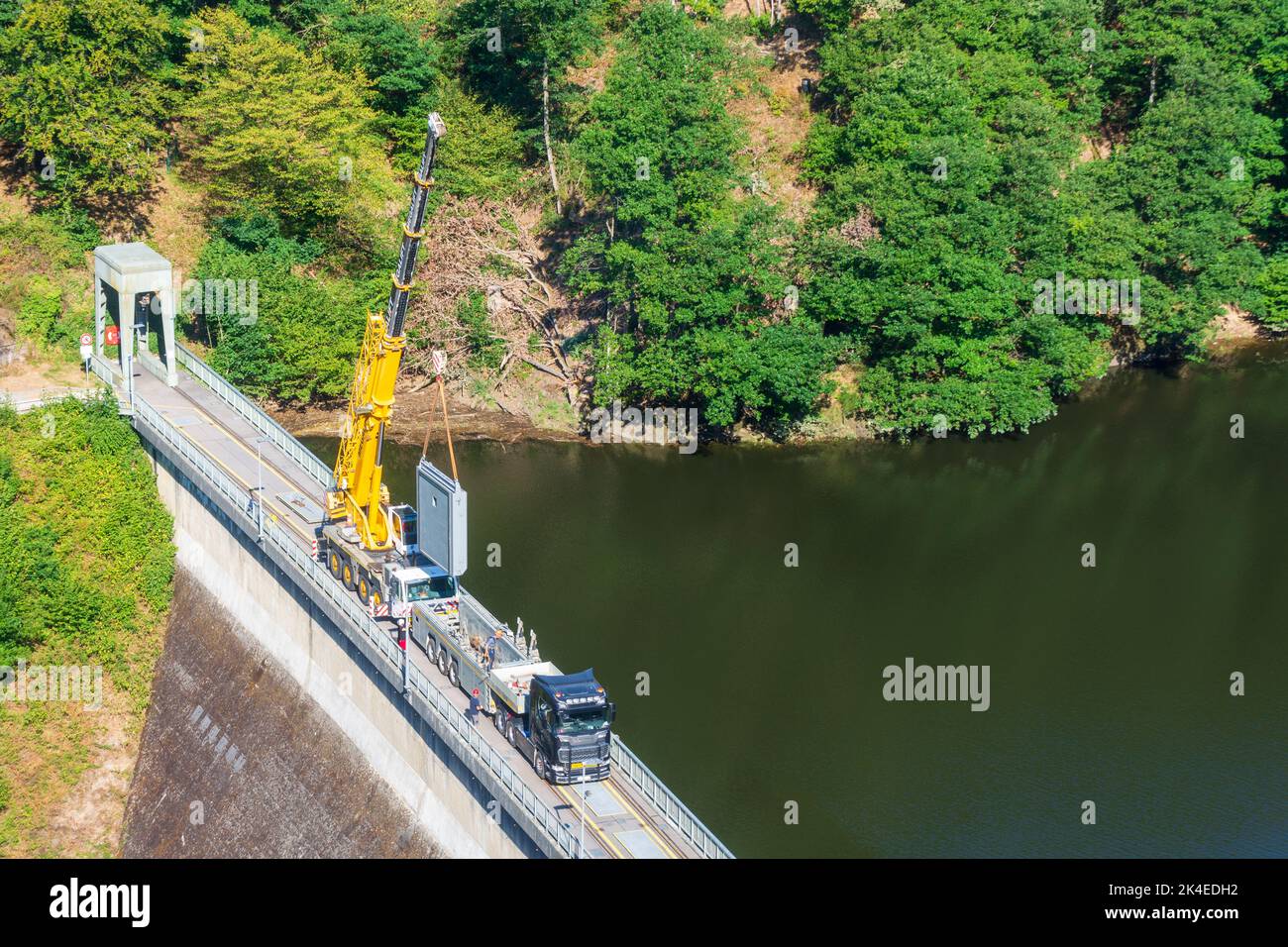 Vianden (Veianen) : barrage inférieur du réservoir, de l'usine de stockage par pompage de Vianden, travaux d'entretien à Luxembourg Banque D'Images