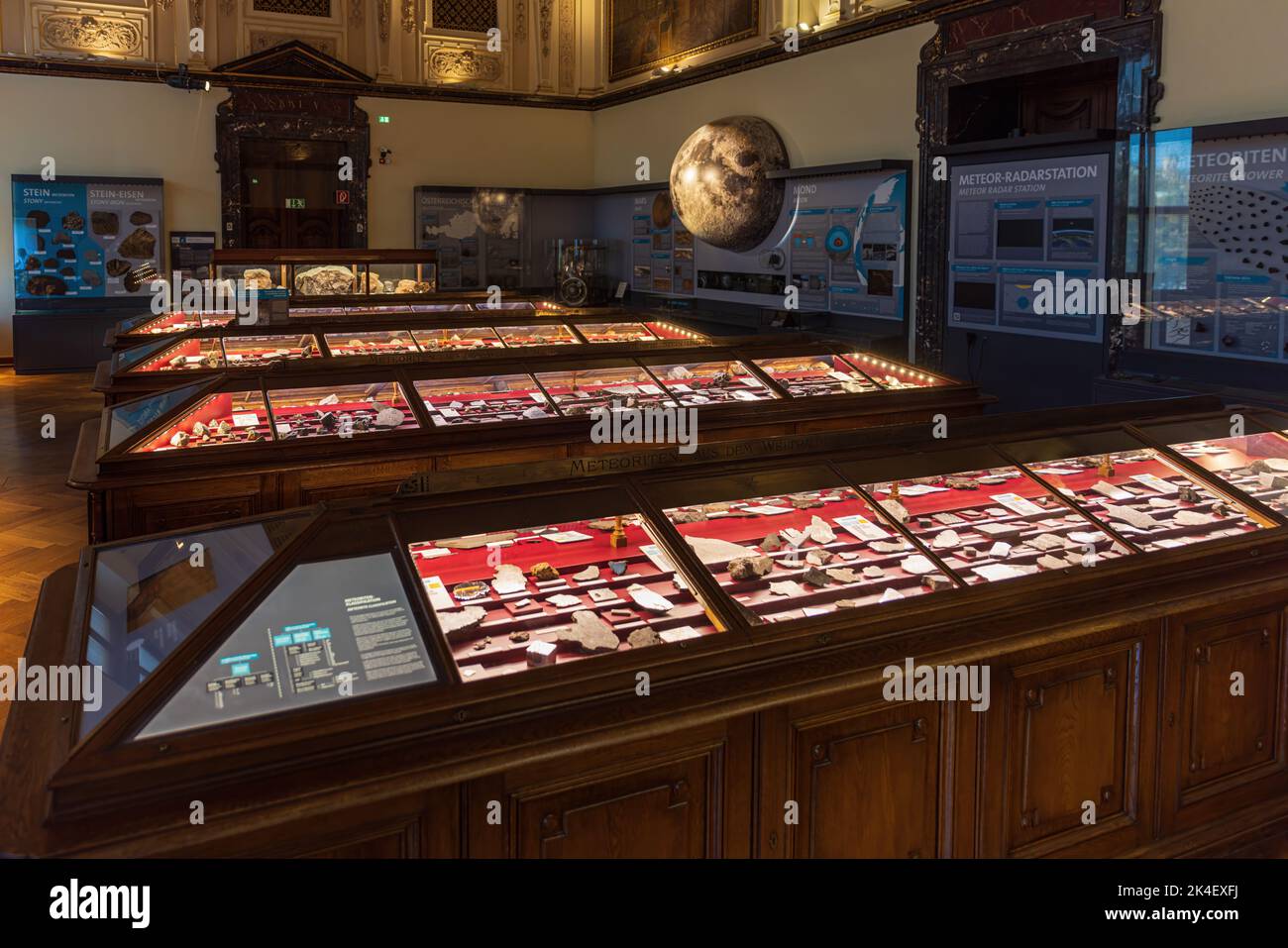 VIENNE, AUTRICHE - 13 SEPTEMBRE 2022 : collection de météorites au Musée d'Histoire naturelle de Vienne Banque D'Images