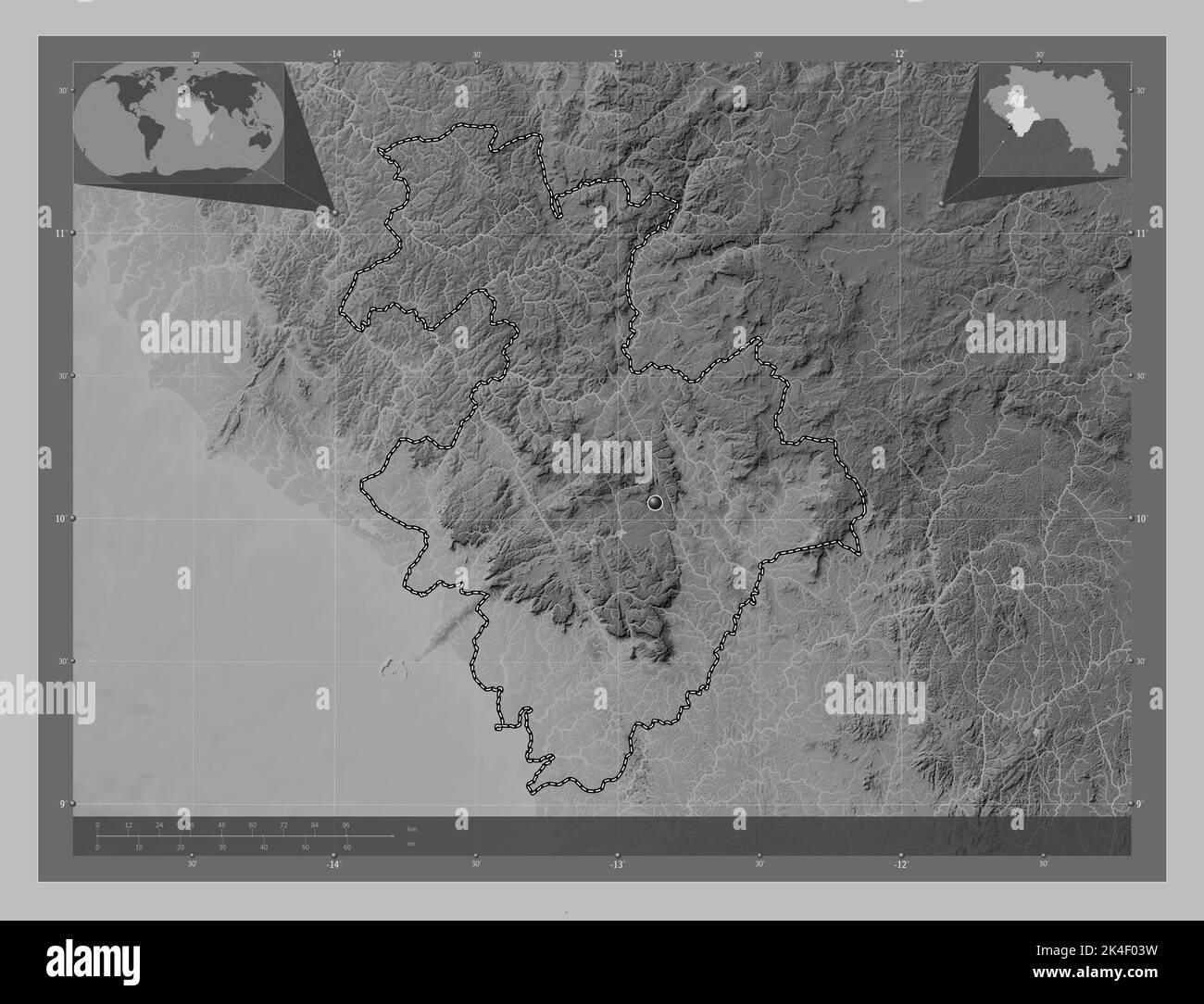 Kindia, région de Guinée. Carte d'altitude en niveaux de gris avec lacs et rivières. Cartes d'emplacement auxiliaire d'angle Banque D'Images