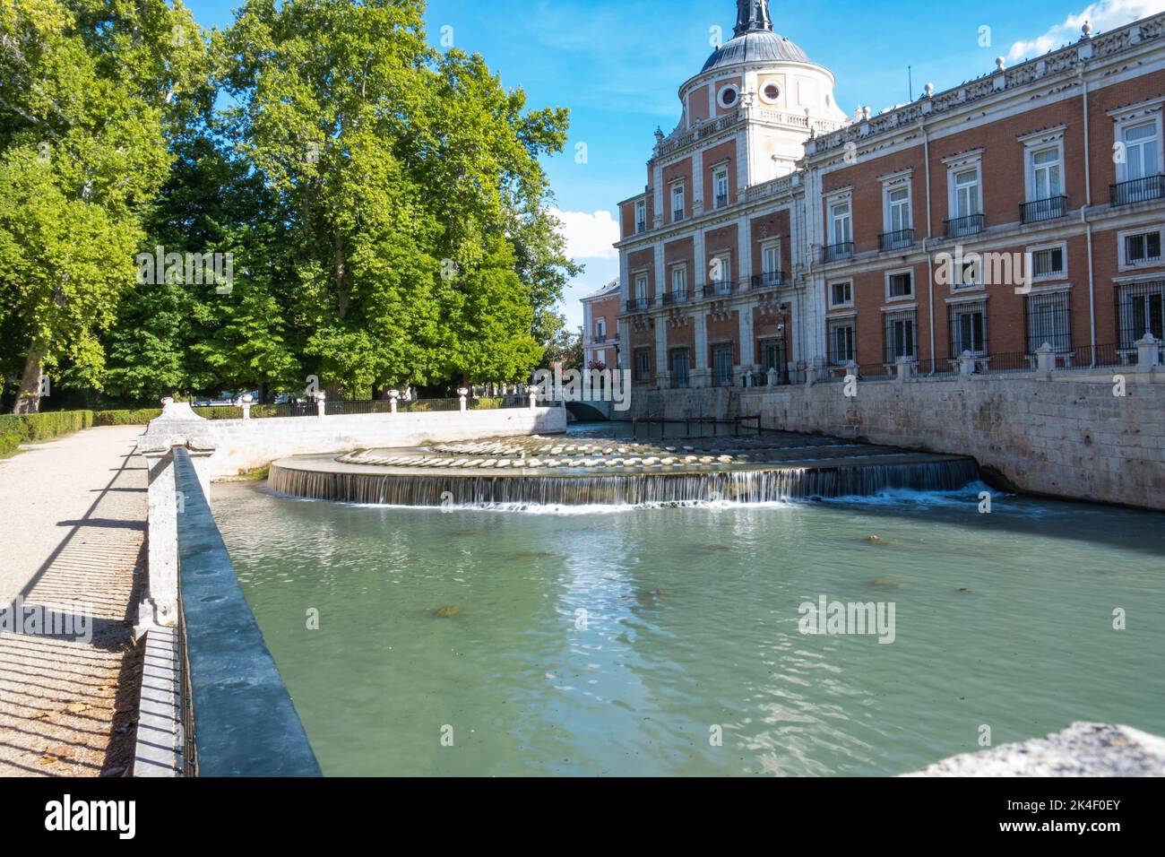 Le Palais Royal d'Aranjuez, une ancienne résidence royale espagnole avec détail de fontaine Banque D'Images