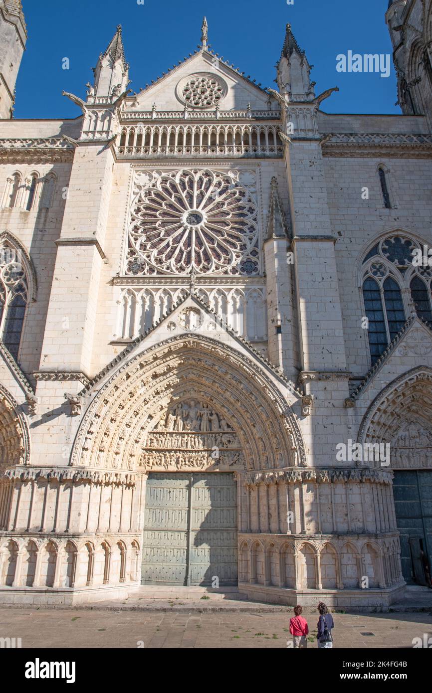 Détail du front ouest de la cathédrale de Poitiers Banque D'Images