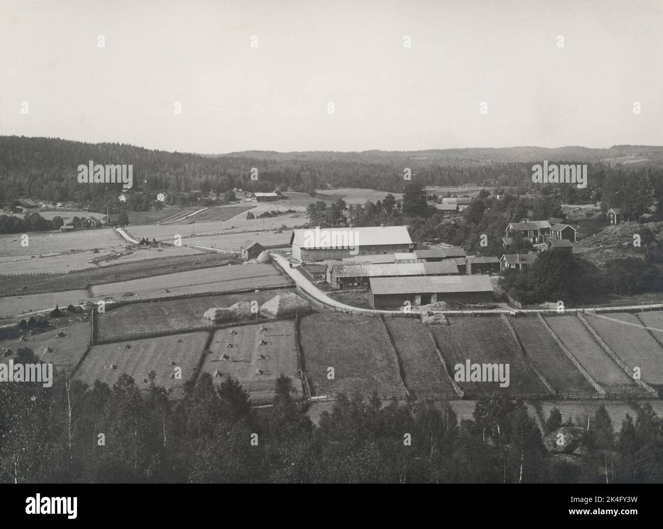 Östergötland. Un peu de hd. V. Eneby sn. Village de Näsby. Näsby village inchangé vu de Hammarkullen. Photo Joh. E. Thorin 1898. Pays nordiques Banque D'Images