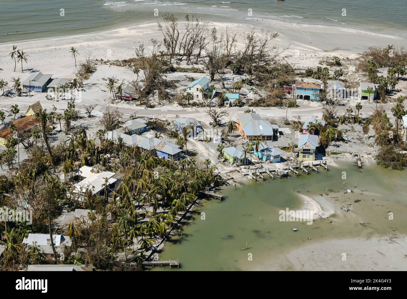 Sanibel Island, États-Unis. 01st octobre 2022. Vues aériennes des maisons endommagées détruites par l'ouragan de catégorie 4 Ian, qui a traqué la côte ouest de la Floride, à 1 octobre 2022, sur l'île de Sanibel, en Floride. Crédit : PO3 Riley Perkofski/US Coast Guard/Alay Live News Banque D'Images