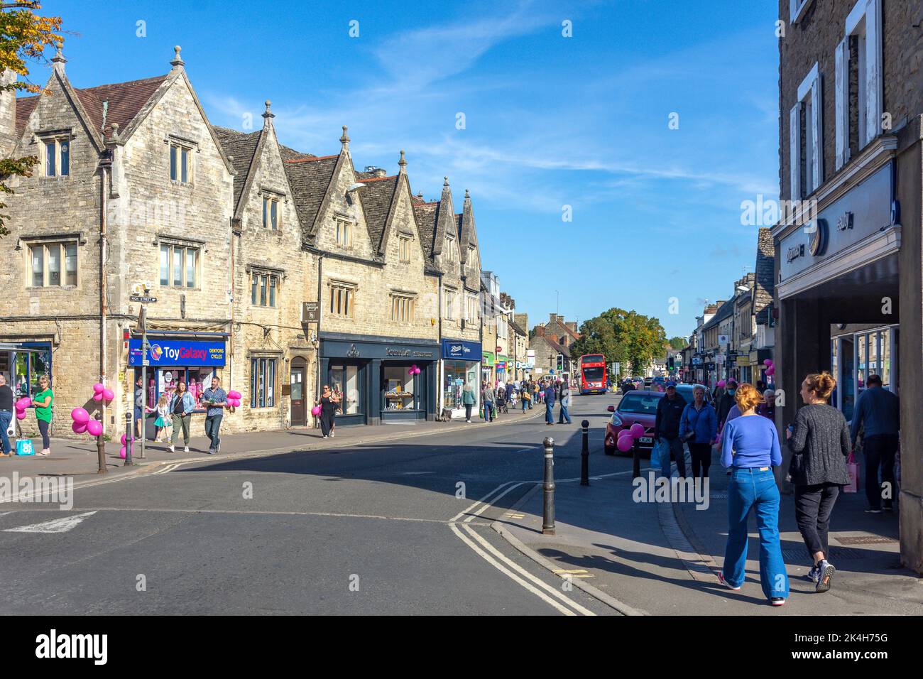 Witney High Street, Witney, Oxfordshire, Angleterre, Royaume-Uni Banque D'Images