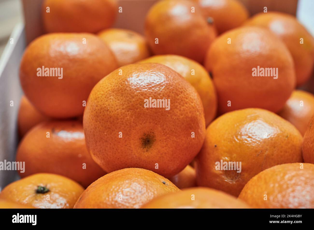 Mandarines dans une boîte Banque D'Images