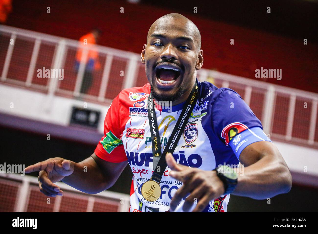 Buenos Aires, Argentine. 02nd octobre 2022. Ernani de Cascavel (BRA) vu lors de la cérémonie de remise des prix de Libertadores Futsal 2022 à la Befol Arena, à Buenos Aires. (Photo de Roberto Tuero/SOPA Images/Sipa USA) crédit: SIPA USA/Alay Live News Banque D'Images