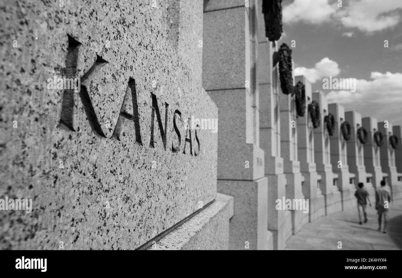 Le Mémorial de la Seconde Guerre mondiale est un mémorial national des États-Unis dédié aux Américains qui ont servi dans les forces armées et comme civils pendant la Seconde Guerre mondiale Il est situé sur le National Mall à Washington, D.C. Banque D'Images