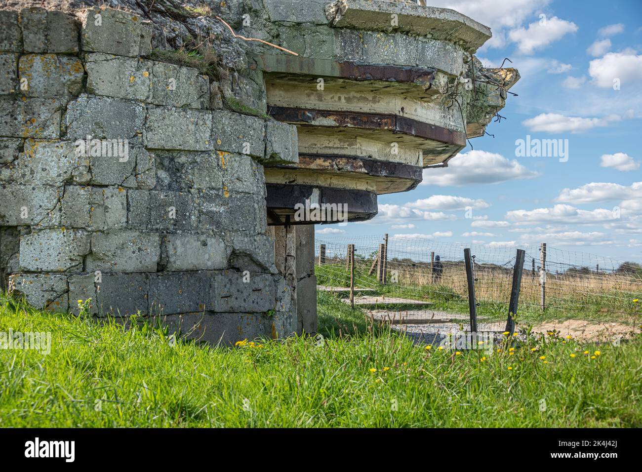 Le mur de l'Atlantique avec abri anti-bombe sur le site de débarquement du 6 juin 1944 à la pointe du hoc en Normandie, France Banque D'Images
