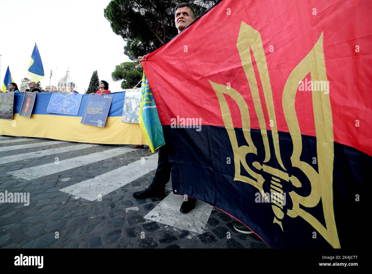 2 octobre 2022 - manifestation de la communauté ukranienne de Rome. Rome, Italie. © Evandro Inetti via ZUMA Wire) (image de crédit : © Evandro Inetti/ZUMA Press Wire) Banque D'Images