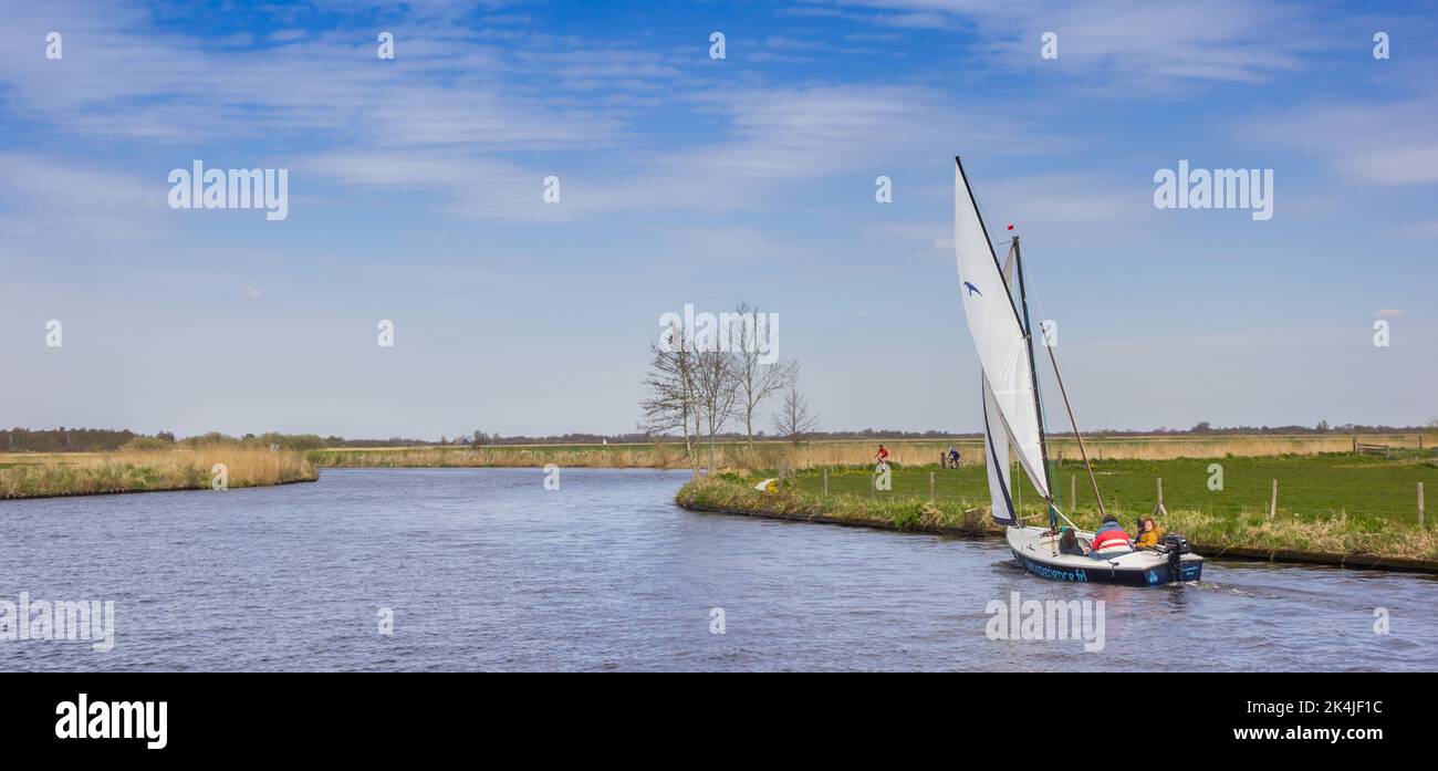 Panorama des personnes naviguant dans les eaux de la Frise, pays-Bas Banque D'Images