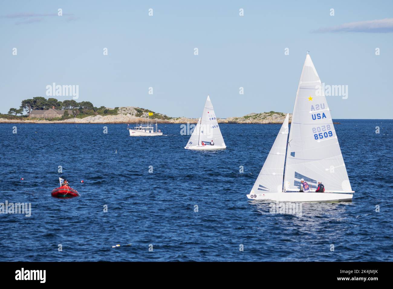 Un voilier de course de la flotte de classe Etchells dans la mer - Bacardi Cup Invitational Regatta Banque D'Images