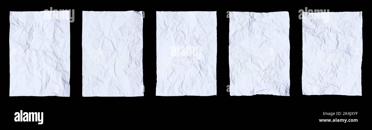 Jeu d'affiches de papier vierge froissées et froissées isolées sur fond noir Banque D'Images