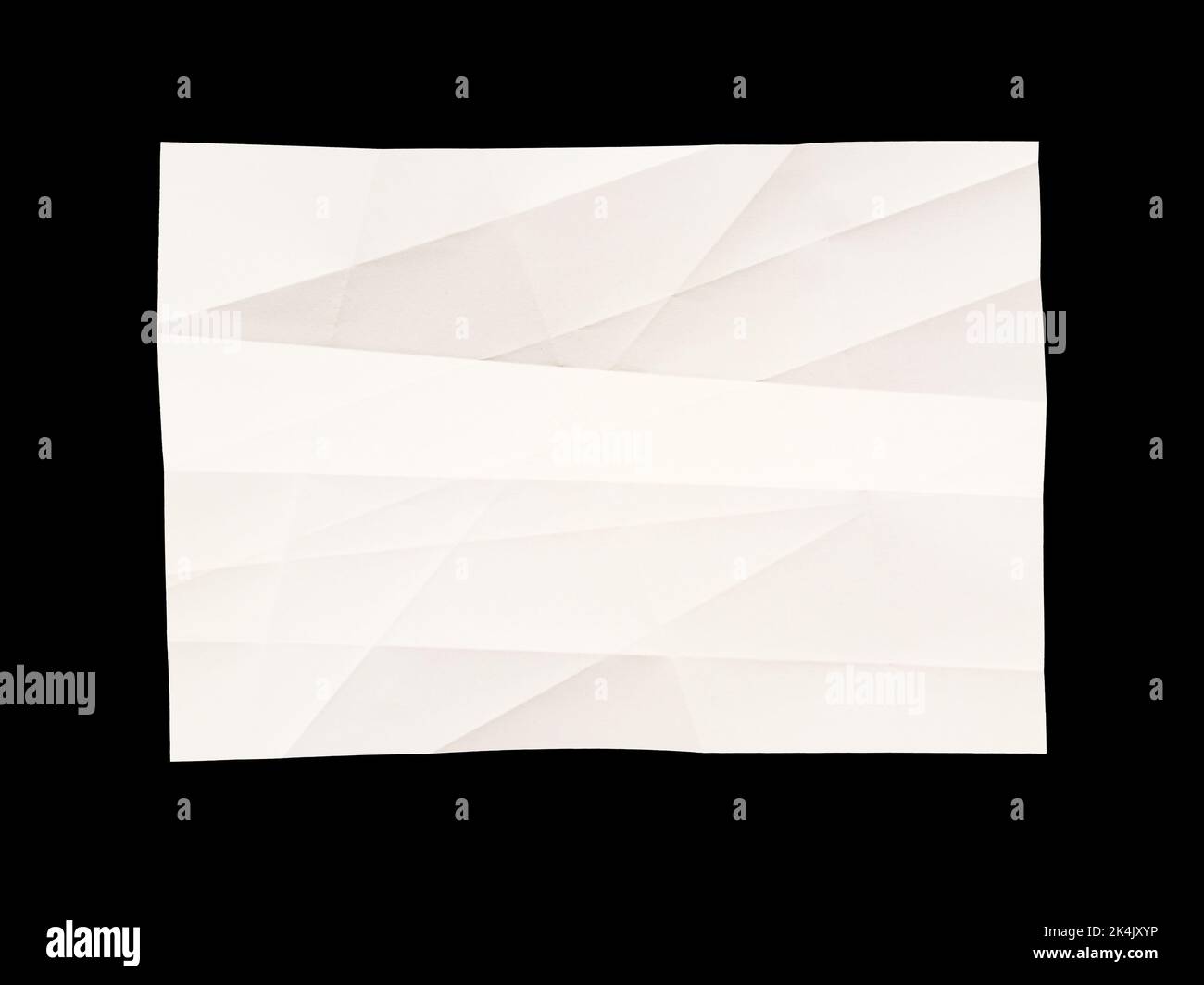 Texture de papier blanc froissé isolée sur fond noir Banque D'Images