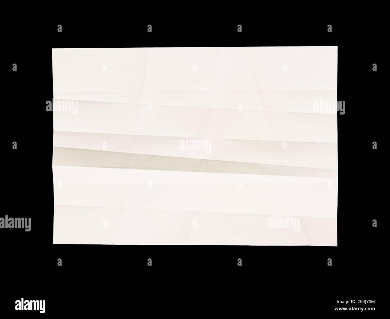 Affiche papier blanc froissée isolée sur fond noir Banque D'Images