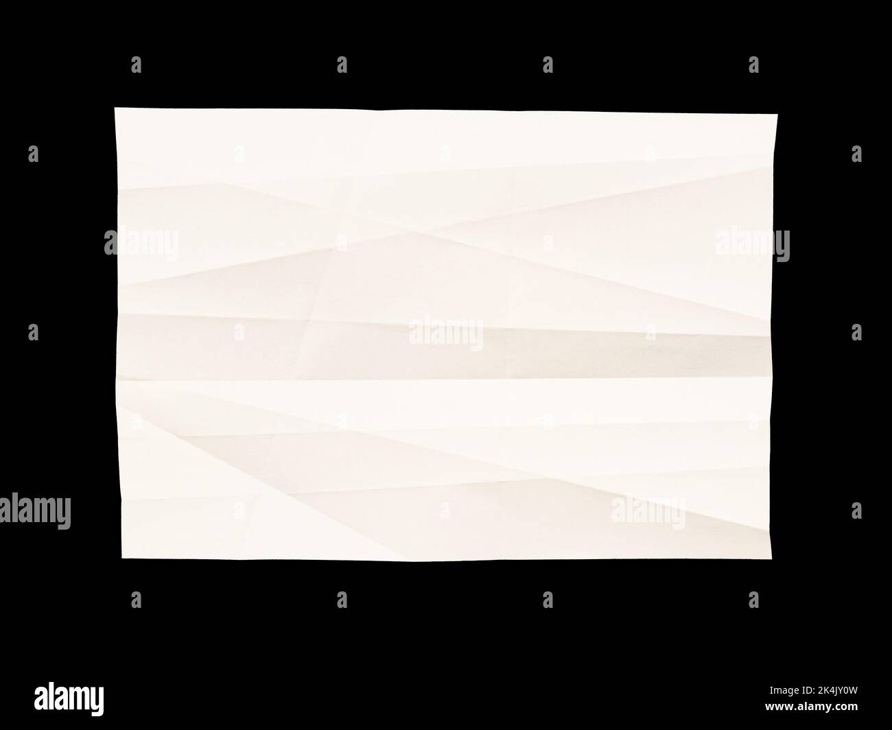 Affiche papier blanc froissée isolée sur fond noir Banque D'Images