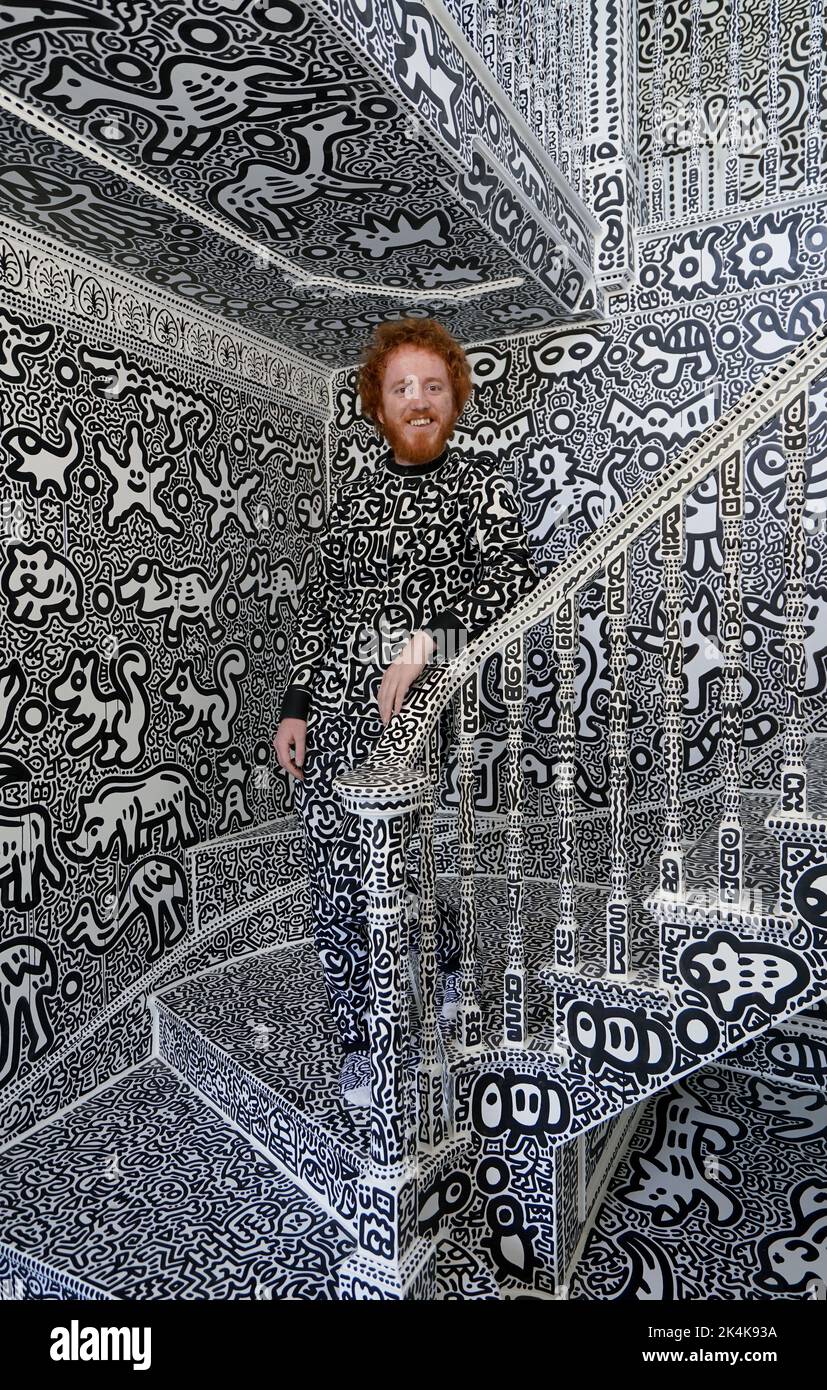 L'artiste britannique Sam Cox, alias M. Doodle, révèle la maison Doodle ...