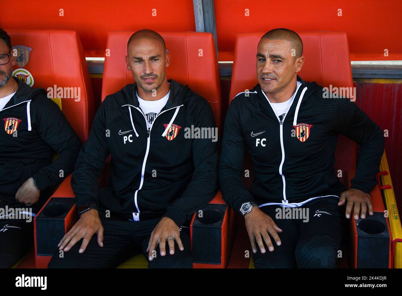 Fabio Cannavaro entraîneur de Benevento Calcio sur le banc avec son frère Paolo Cannavaro pendant le match de la série B entre Benevento Calcio et Ascoli F. Banque D'Images