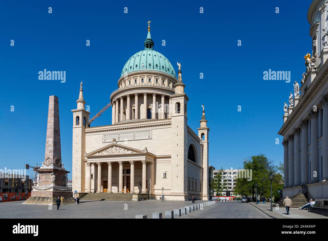 Modifier Markt avec St. Nikolaikirche et obélisque de marbre à Potsdam Banque D'Images