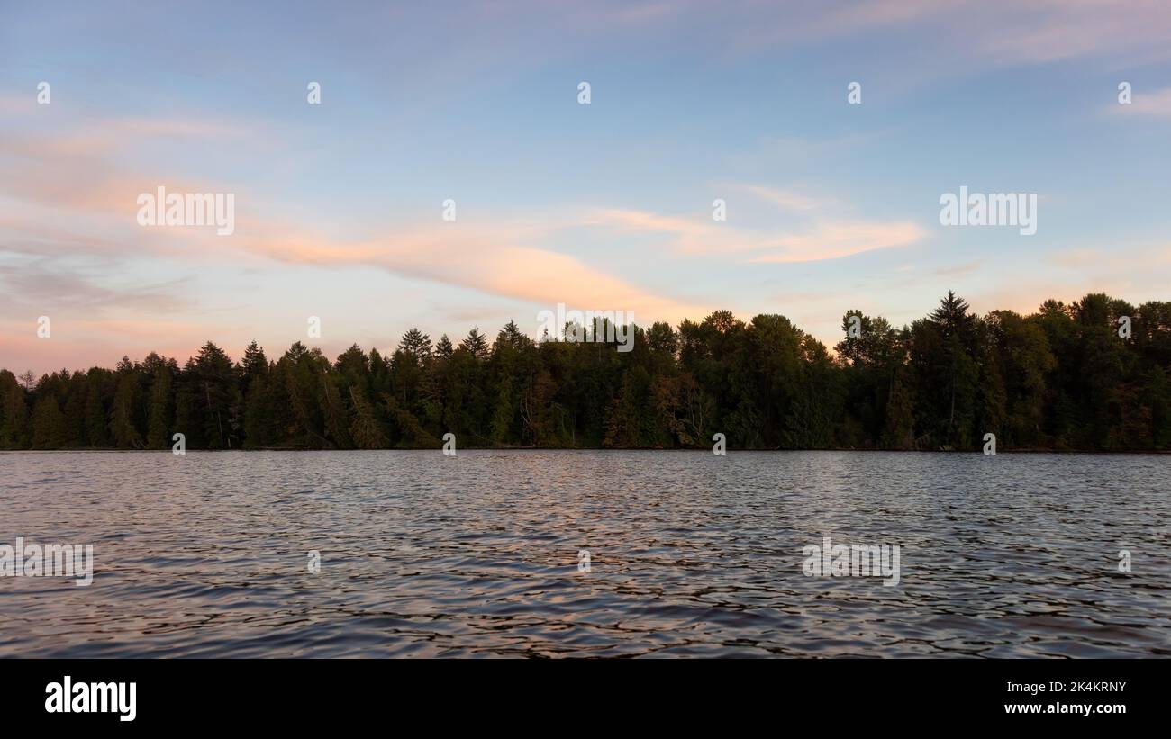 Paysage naturel canadien au coucher du soleil. Rocky point Park, Port Moody, Vancouver Banque D'Images