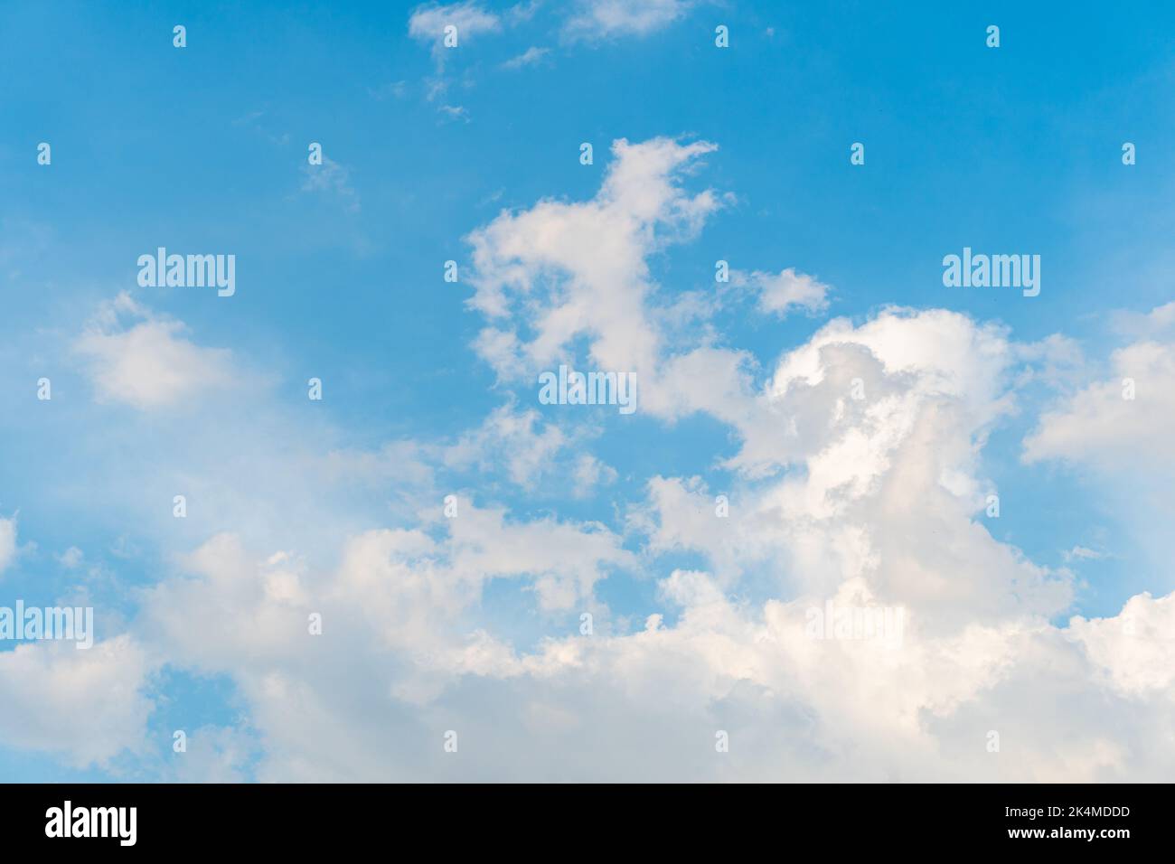 Fond de Ciel bleu avec de beaux nuages Banque D'Images