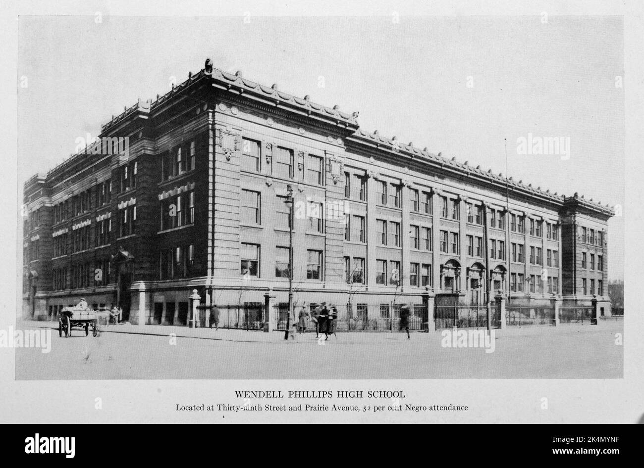 École secondaire Wendell Phillips; située à la trente-neuvième rue et à l'avenue Prairie, 52 % de Negro. Commission de Chicago sur les relations raciales Banque D'Images