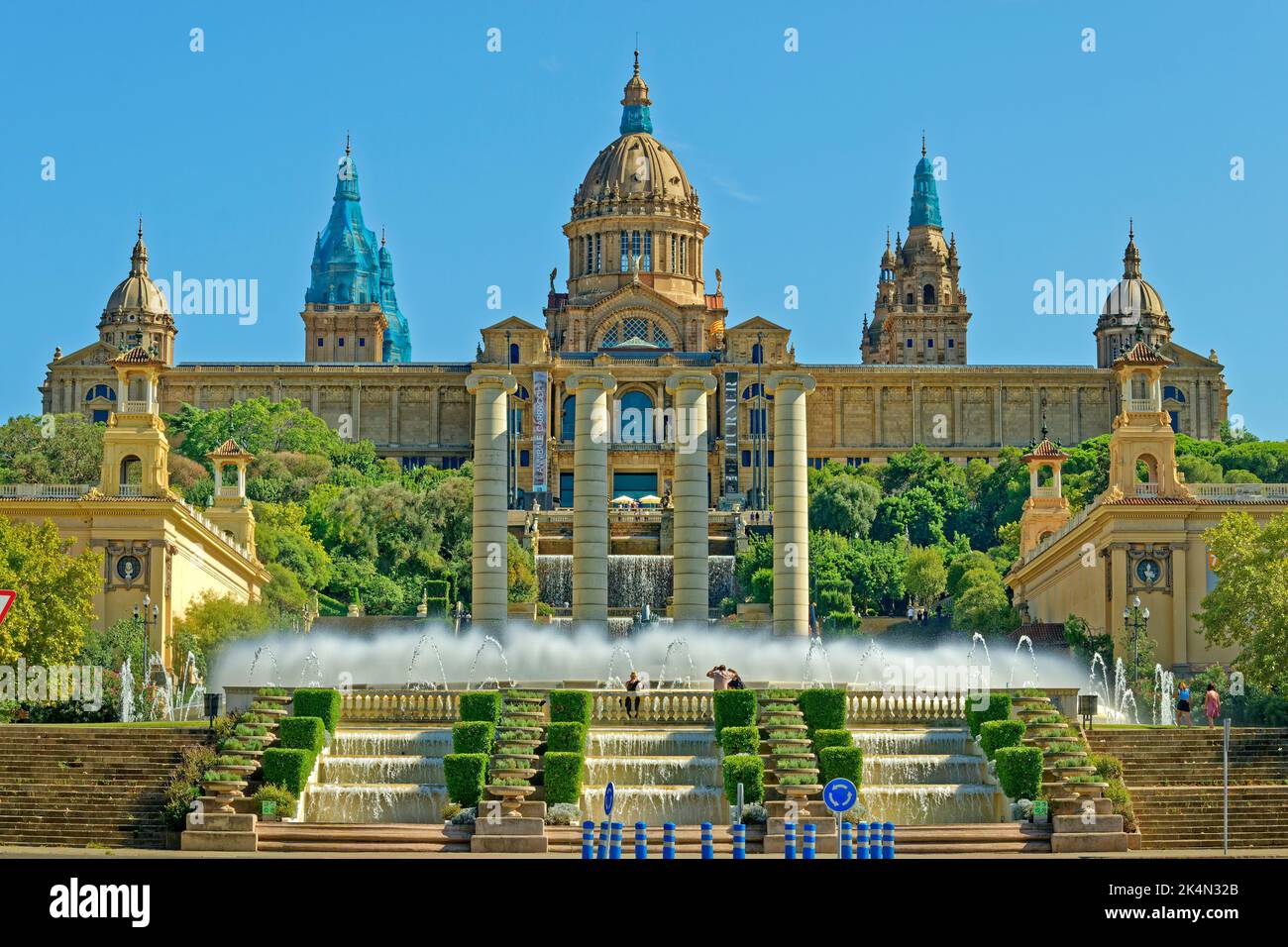 Palais national de Montjuïc et fontaines à Barcelone, Espagne. Banque D'Images