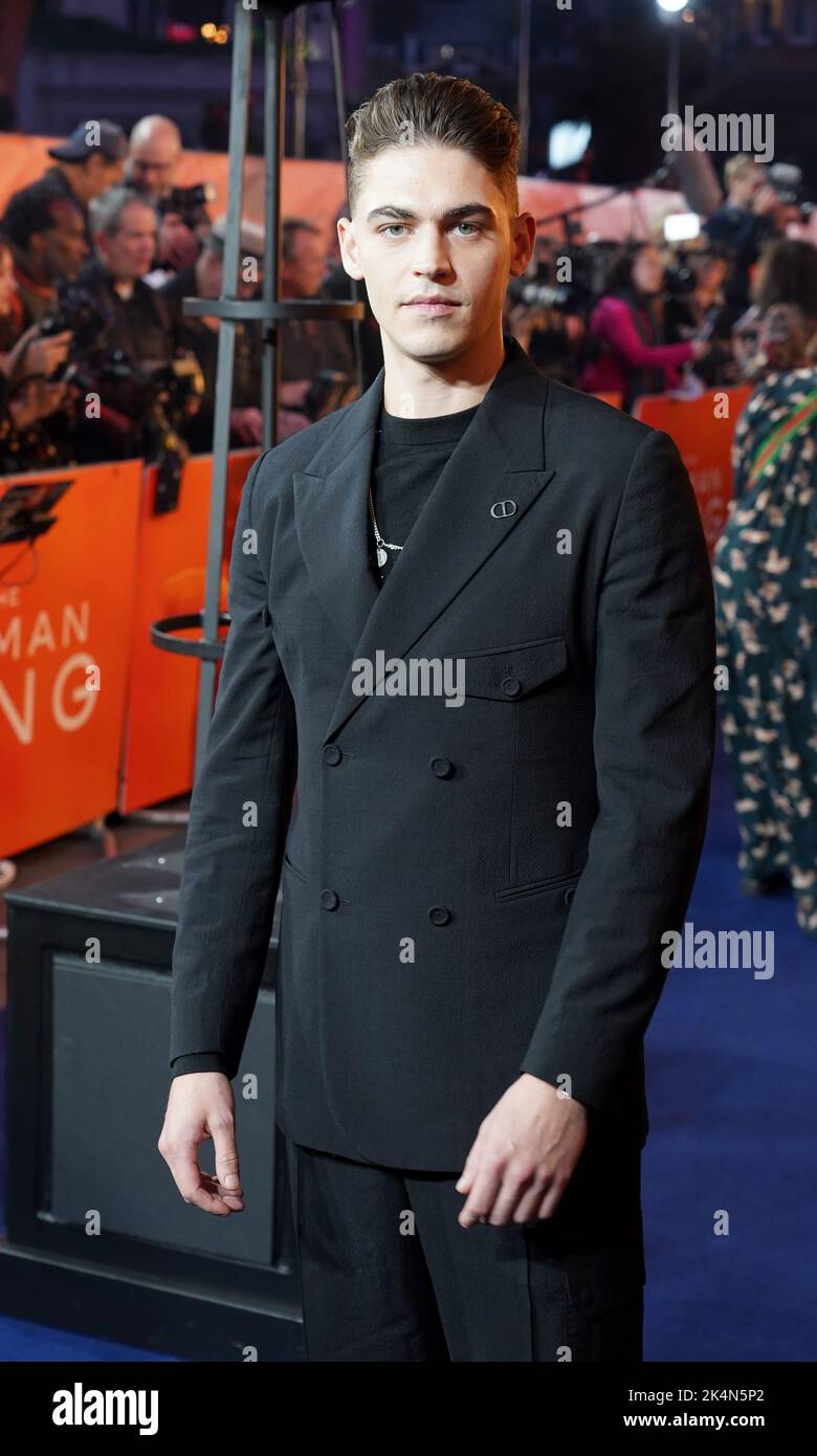 Héros Fiennes Tiffin assister à la première Woman King à l'Odeon Luxe, Leicester Square, Londres. Date de la photo: Lundi 3 octobre 2022. Banque D'Images