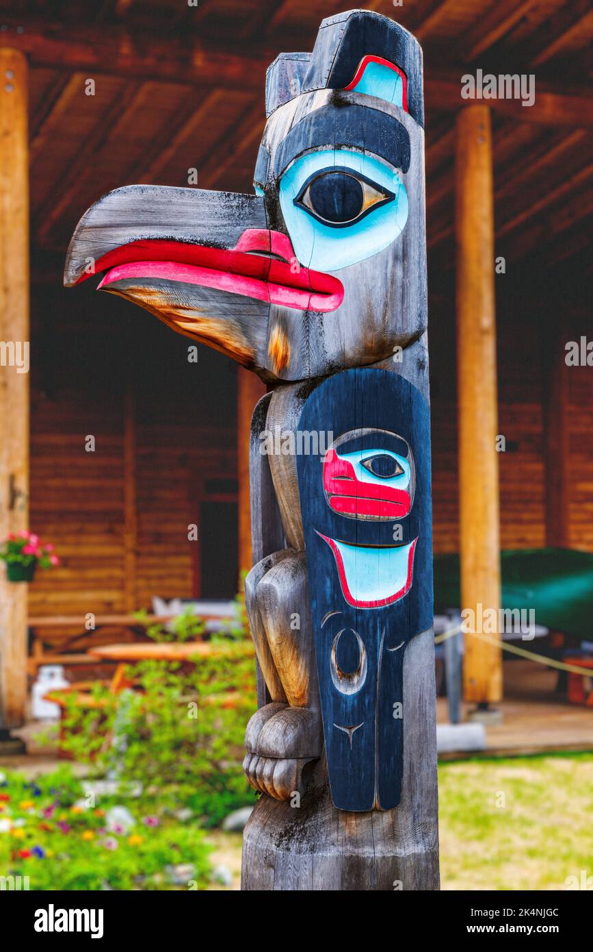 Totem Poles; Centre du patrimoine tlingit de Teslin; Teslin; Yukon; territoire du Canada Banque D'Images Totem Poles; Centre du patrimoine tlingit de Teslin; Teslin; Yukon; territoire du Canada Banque D'Images