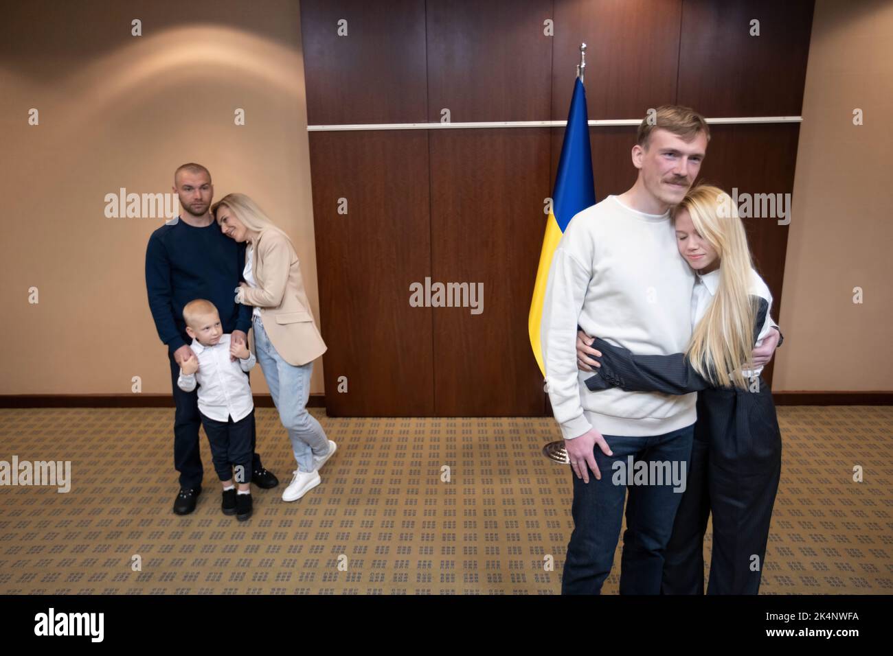 Le chef de cabinet du président ukrainien, Andriy Yermak (portant une chemise et un pantalon à olive) , lors d'une visite en Turquie, sous les instructions du président Volodymyr Zelensky, a présenté les ordres de l'étoile d'or à cinq militaires - défenseurs de Marioupol et d'Azovstal, Qui ont reçu le titre de héros de l'Ukraine. Banque D'Images