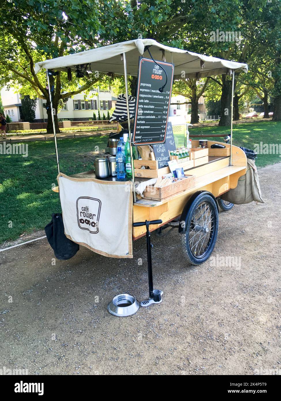 Szczecin, Pologne - 13 août 2018: Kiosque mobile pour la vente de café et de boissons Banque D'Images