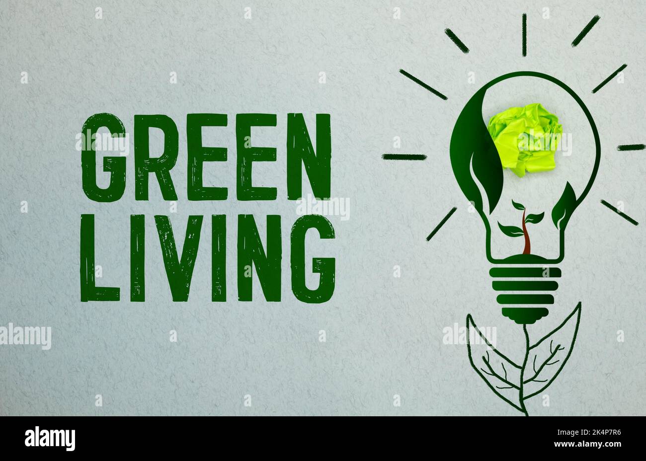 Concept écologique. Sur une surface réfléchissante se trouve un globe et un signe vert avec l'inscription - Green Living. Banque D'Images