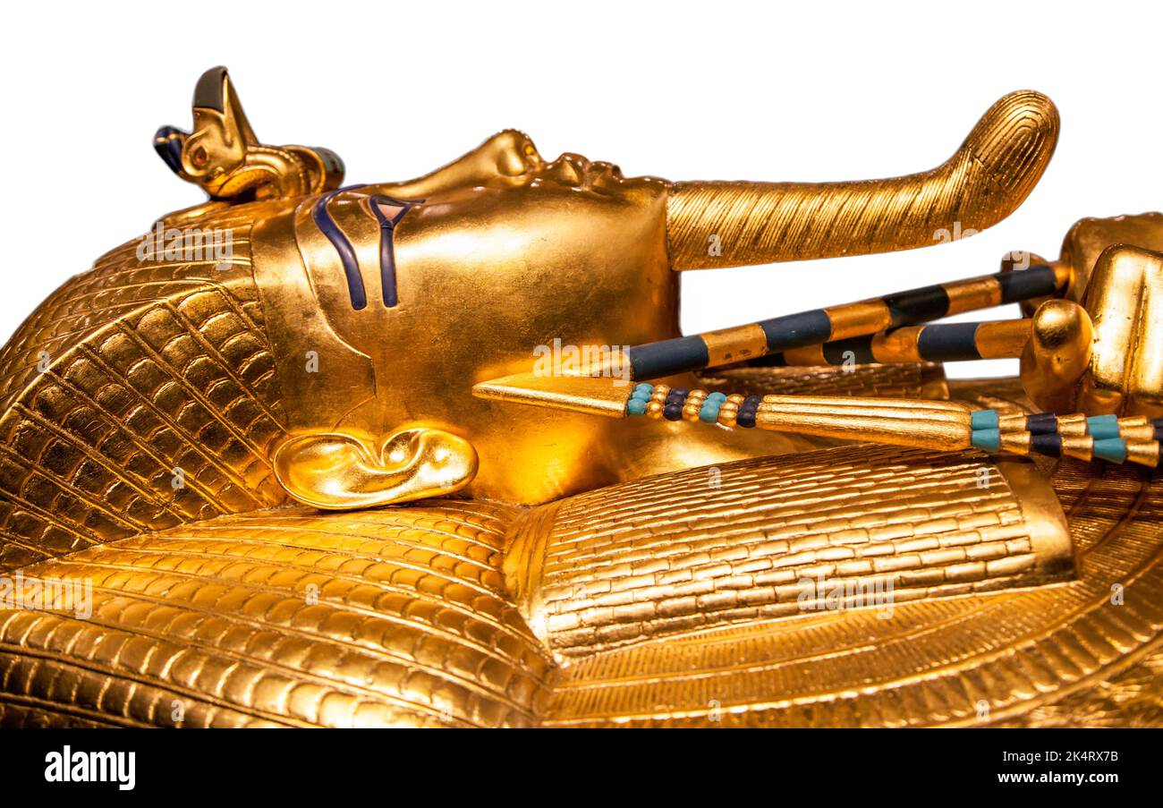 Isolé le sarcophage égyptien doré de Toutankhamon Banque D'Images