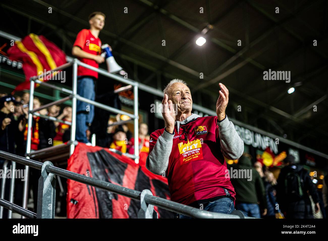 Farum, Danemark. 03rd octobre 2022. Un fan de football satisfait du FC Nordsjaelland vu sur les tribunes lors du match Superliga 3F entre le FC Nordsjaelland et le Randers FC à droite de Dream Park à Farum. (Crédit photo : Gonzales photo/Alamy Live News Banque D'Images