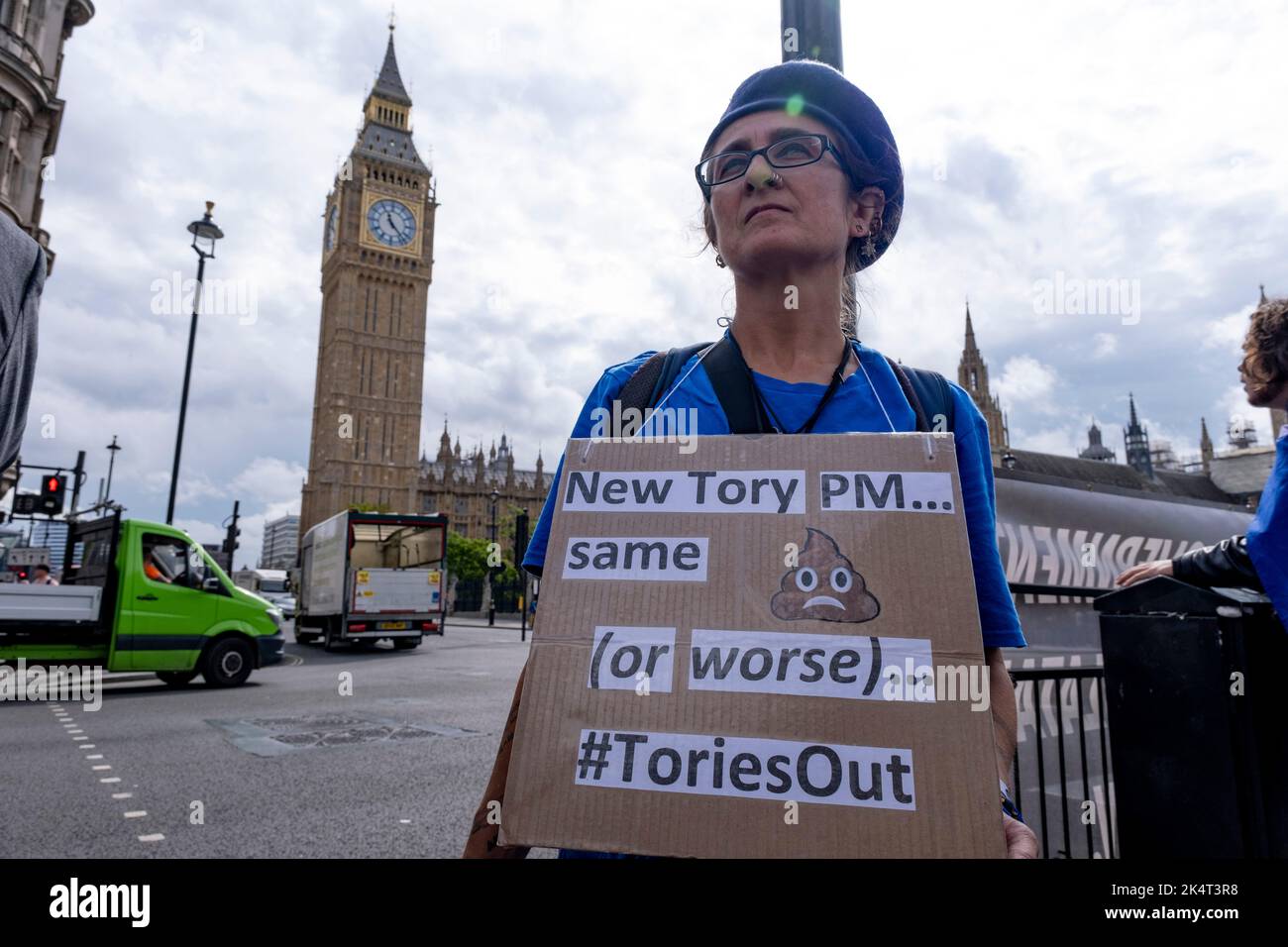 Les manifestants se réunissent à Westminster alors que le vainqueur de la course à la direction du Parti conservateur est annoncé le 5th septembre 2022 à Londres, au Royaume-Uni. Le député de Liz Truss a gagné le concours et sera le nouveau chef du Parti conservateur et le nouveau premier ministre. Banque D'Images