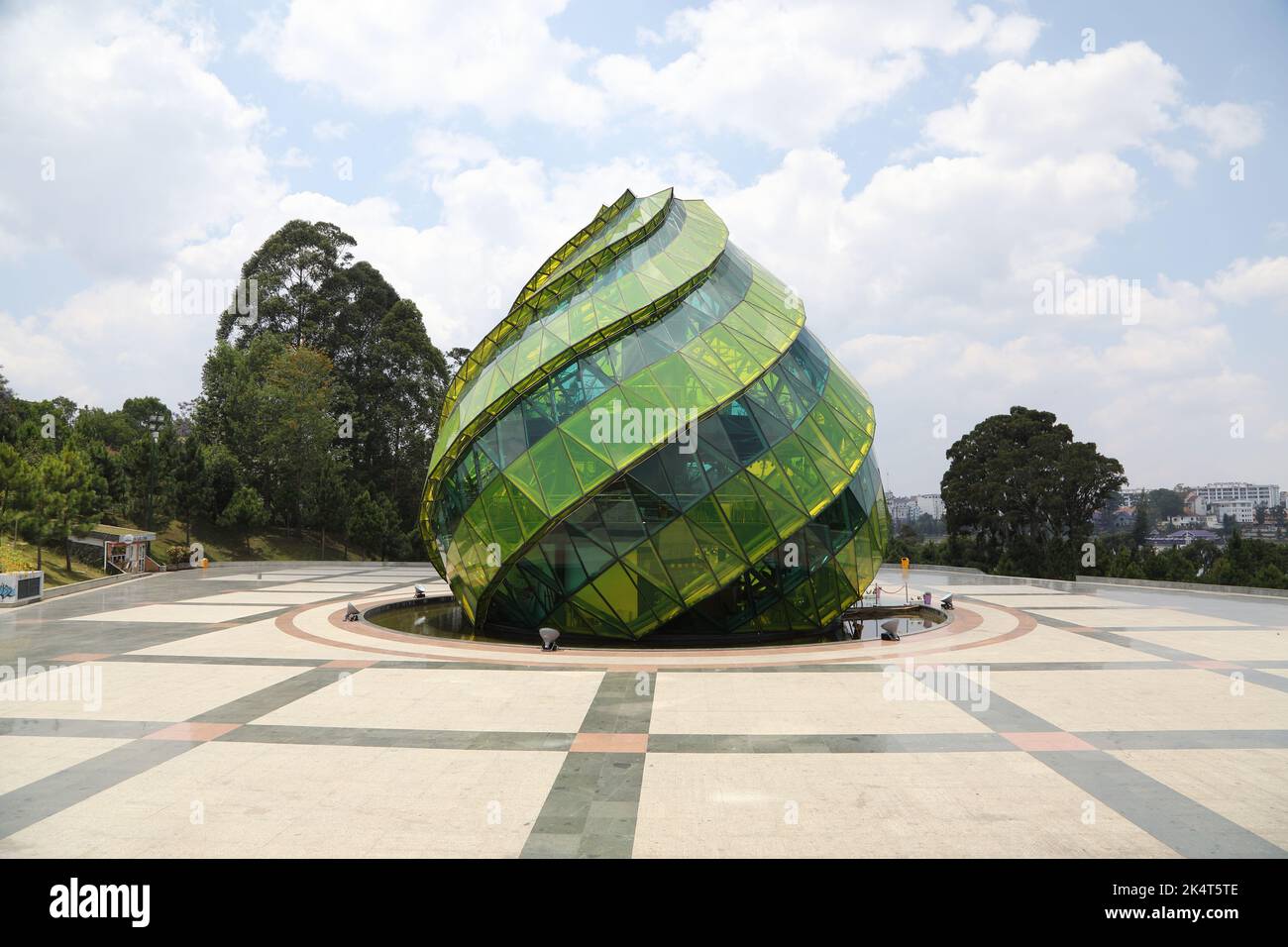 L'architecture de Bud fleuri d'artichaut, située sur la place Lam Vien, est l'un des points forts de Dalat, fréquemment visité par les vacanciers. Banque D'Images