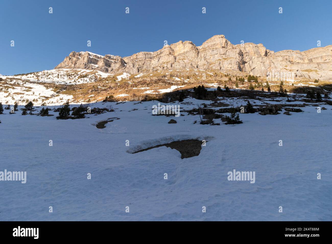 parc national d'ordesa dans les pyrénées espagnoles en hiver Banque D'Images