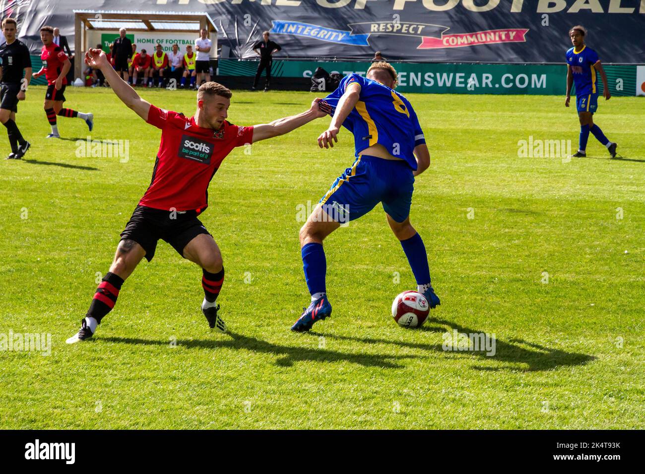 Le plus ancien club de football du Sheffield FC joue à Glossop North End lors de la première partie de la coupe FA 2022-23. Banque D'Images