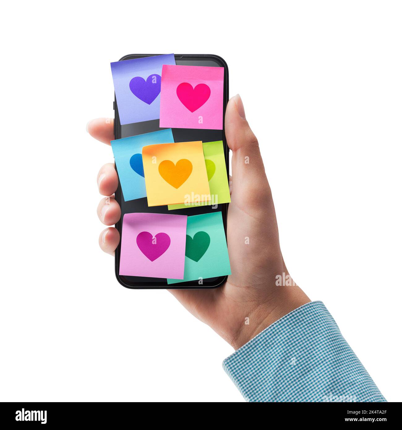 Femme tenant un smartphone et beaucoup de notes adhésives avec les coeurs sur l'affichage, les relations et le concept de communication, POV tourné Banque D'Images