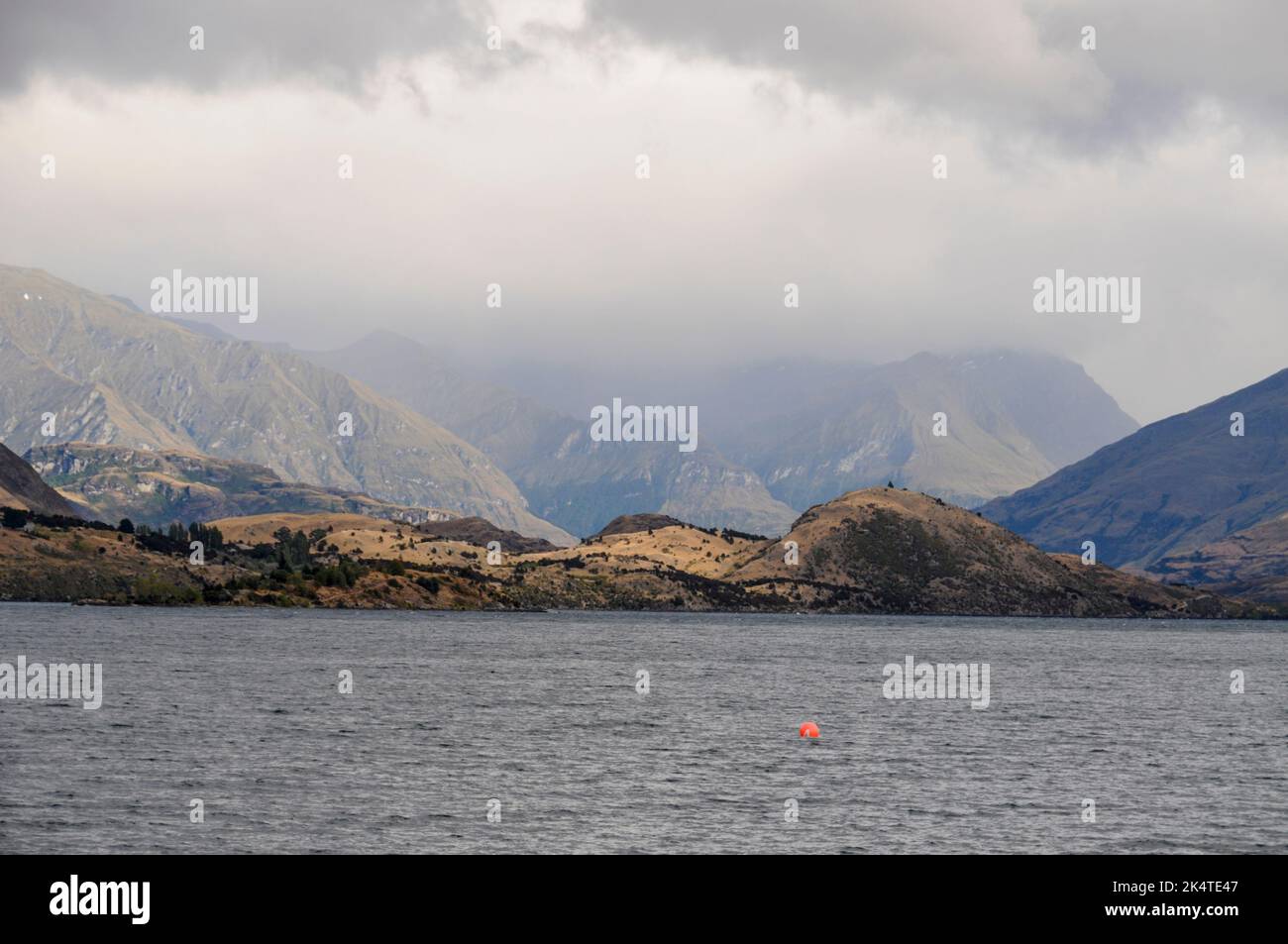 Wanaka est une petite station d'été et une station de ski d'hiver dans la région d'Otago, dans l'île du Sud, en Nouvelle-Zélande. Wanaka se trouve sur la rive du lac Wanaka Banque D'Images